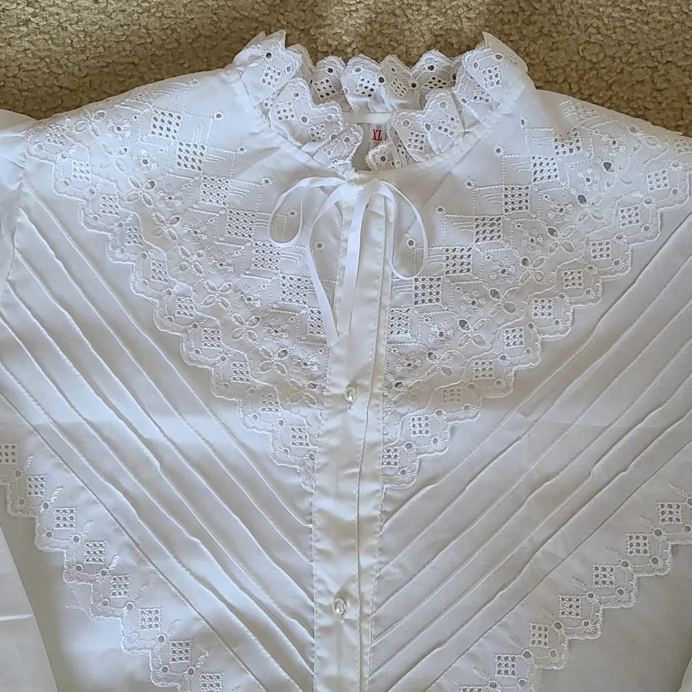 Vintage Button down lace blouse - Picture 2 of 13